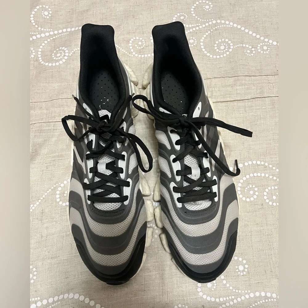 Adidas Climacool running shoes. Size 12. Like new - Picture 3 of 8